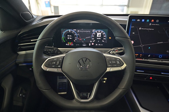 Volkswagen Passat 13 of 29