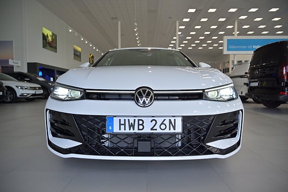 Volkswagen Passat 3 of 29