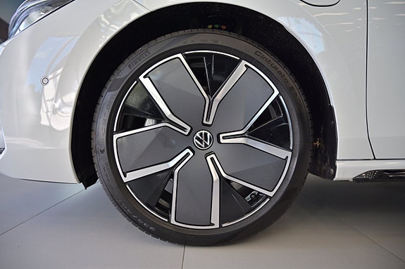 Volkswagen Passat 11 of 29