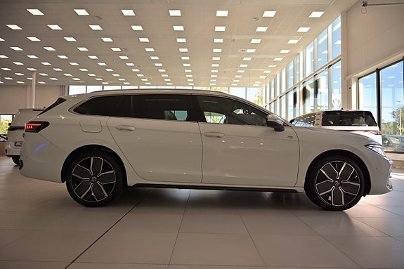 Volkswagen Passat 6 of 29