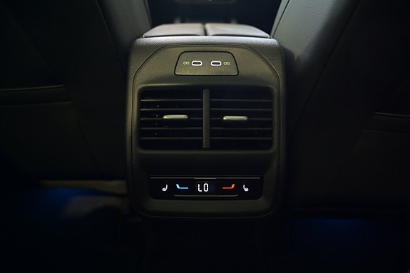 Volkswagen Passat 27 of 29