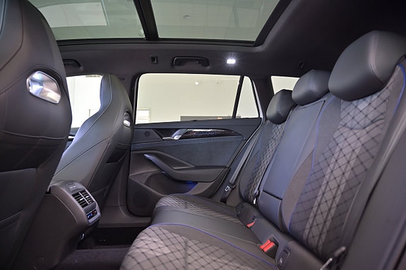 Volkswagen Passat 28 of 29