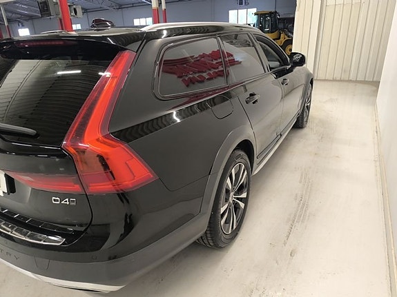 Volvo V90 Cross Country 4 of 10