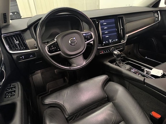 Volvo V90 Cross Country 7 of 10