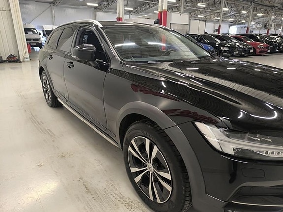 Volvo V90 Cross Country 3 of 10