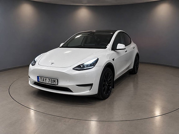 Tesla Model Y 2 of 19