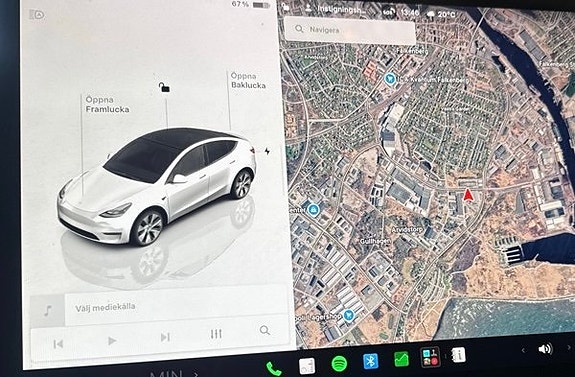 Tesla Model Y 14 of 19