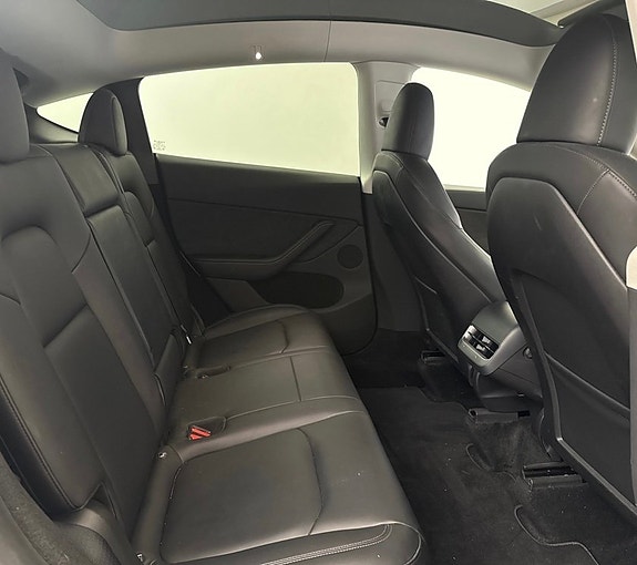 Tesla Model Y 6 of 19