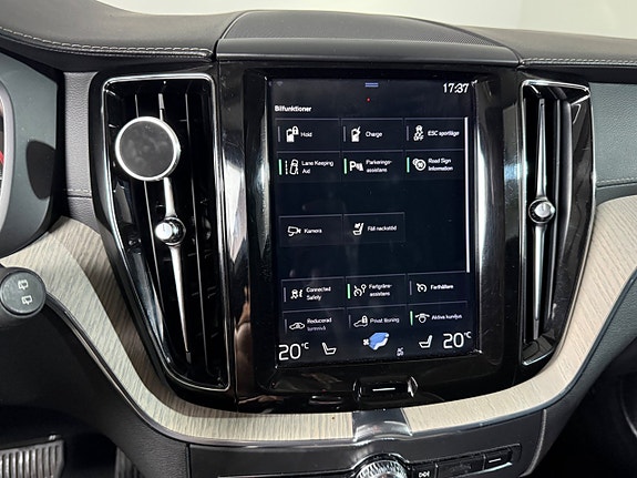 Volvo XC60 17 of 21