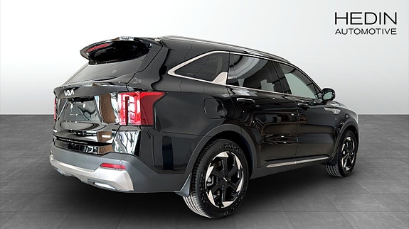 Kia Sorento 2 of 13