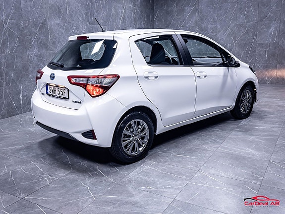 Toyota Yaris 7 of 28