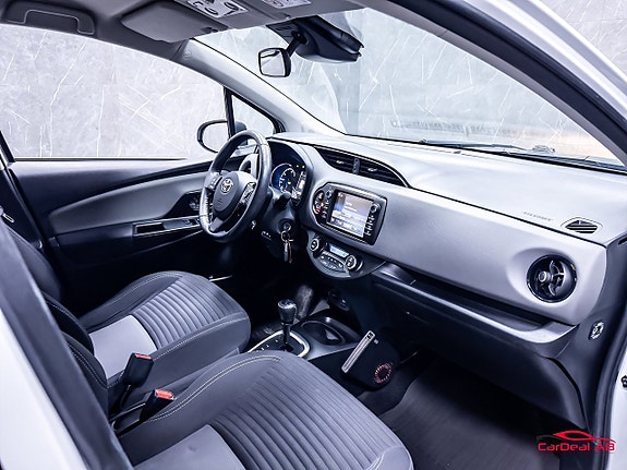 Toyota Yaris 14 of 28