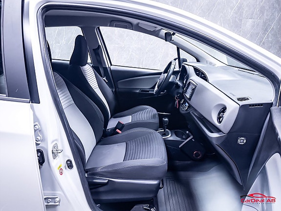 Toyota Yaris 15 of 28