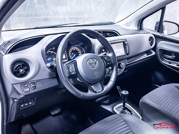 Toyota Yaris 12 of 28