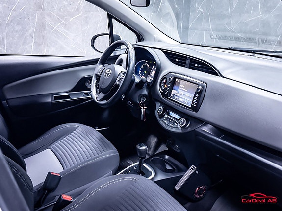 Toyota Yaris 13 of 28