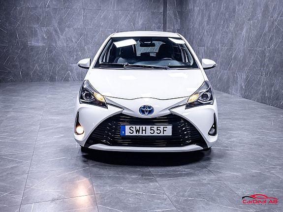 Toyota Yaris 2 of 28