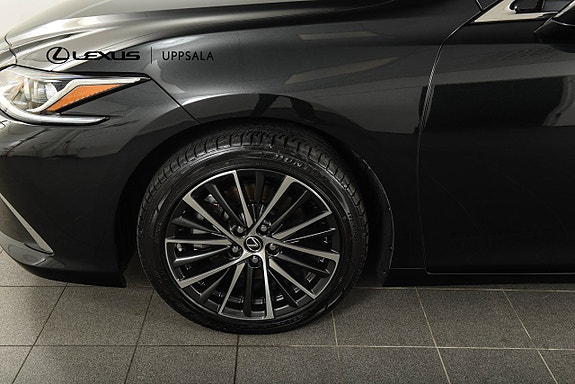 Lexus ES300h 24 of 24