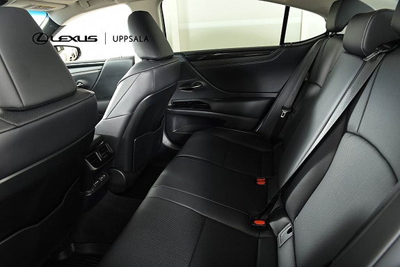 Lexus ES300h 10 of 24