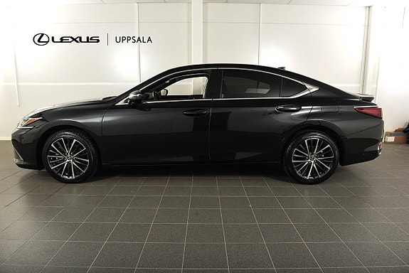 Lexus ES300h 2 of 24