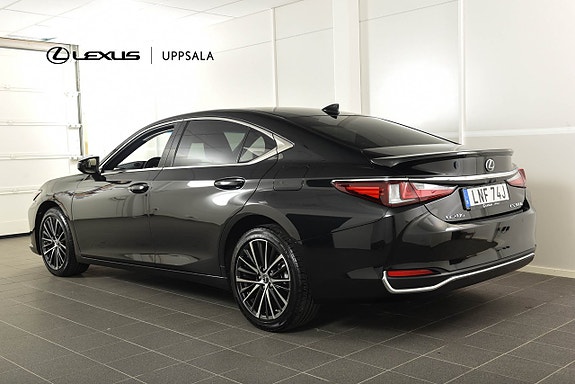 Lexus ES300h 3 of 24