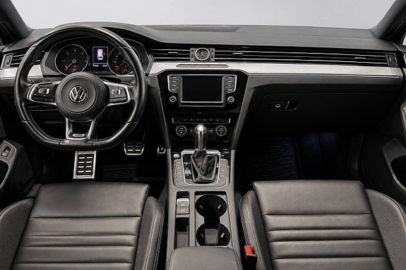 Volkswagen Passat 16 of 25