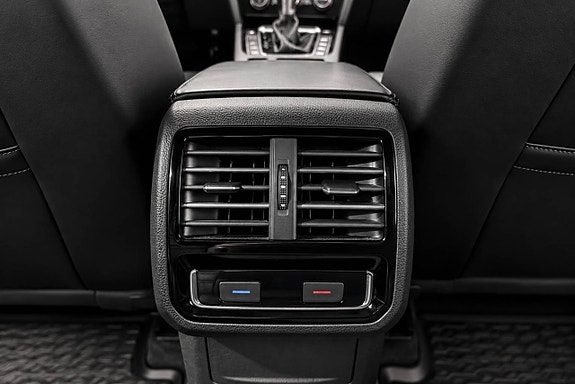 Volkswagen Passat 22 of 25