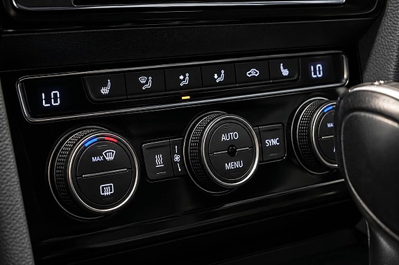 Volkswagen Passat 18 of 25