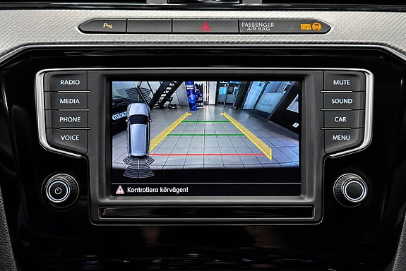 Volkswagen Passat 23 of 25
