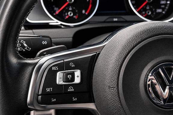 Volkswagen Passat 21 of 25