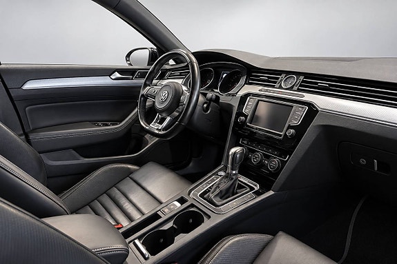 Volkswagen Passat 15 of 25
