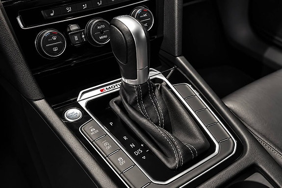 Volkswagen Passat 17 of 25