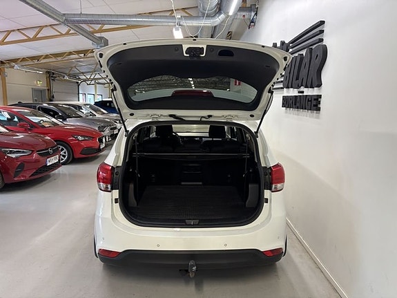 Kia Carens 5 of 9
