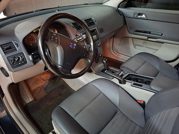Volvo V50 6 of 8