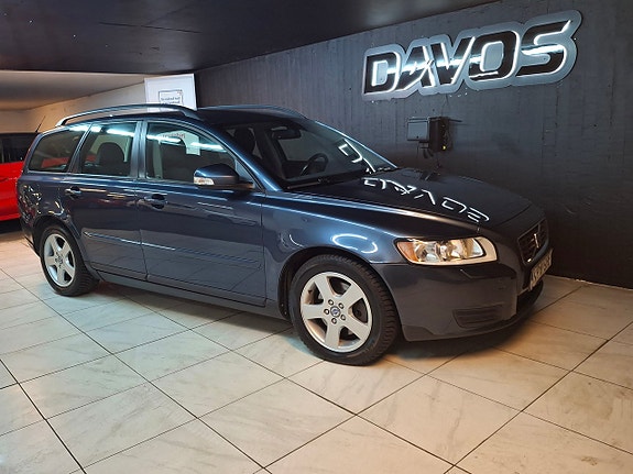 Volvo V50 2 of 8
