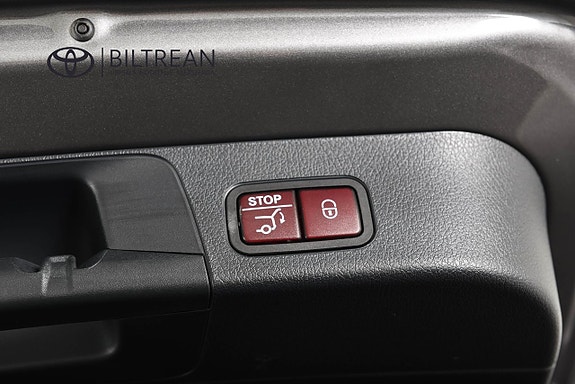 Mercedes-Benz GLB200 13 of 24