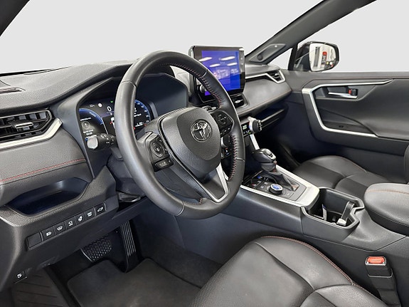 Toyota RAV4 Plug-in Hybrid 3 of 12