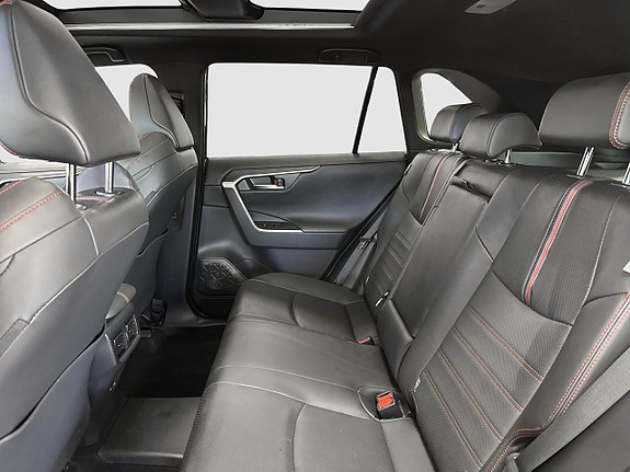 Toyota RAV4 Plug-in Hybrid 11 of 12