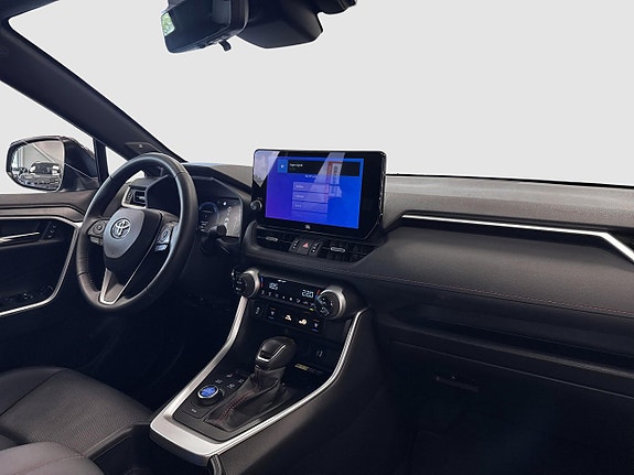 Toyota RAV4 Plug-in Hybrid 8 of 12