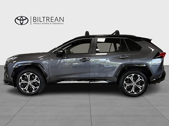 Toyota RAV4 Plug-in Hybrid 2 of 12