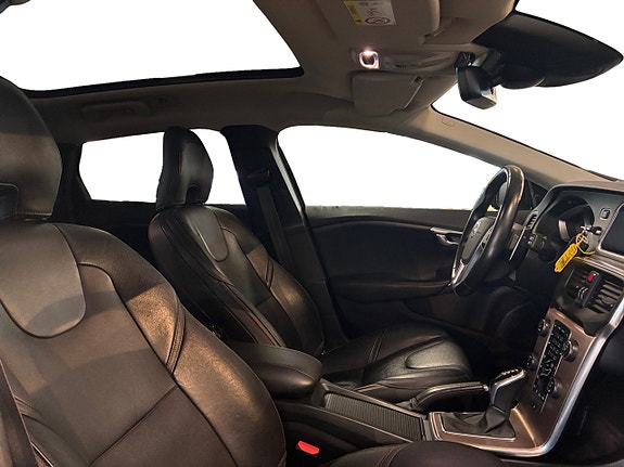 Volvo V40 Cross Country 13 of 17