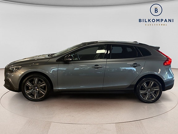 Volvo V40 Cross Country 2 of 17