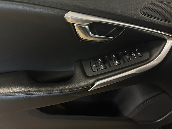 Volvo V40 Cross Country 11 of 17