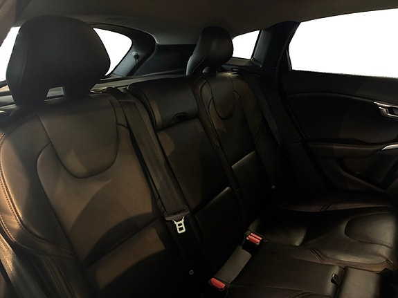 Volvo V40 Cross Country 14 of 17