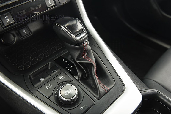 Toyota RAV4 Plug-in Hybrid 16 of 22