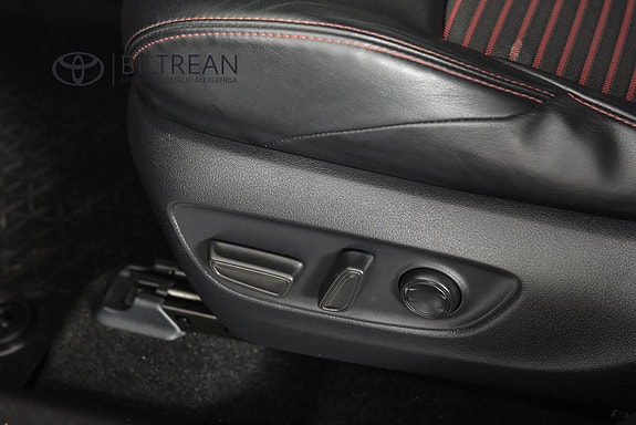 Toyota RAV4 Plug-in Hybrid 13 of 22