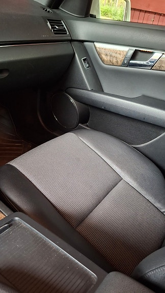 Mercedes-Benz C180 3 of 7