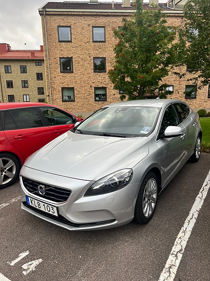 Volvo V40 3 of 9