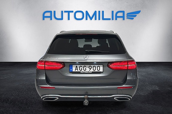 Mercedes-Benz E220 12 of 16