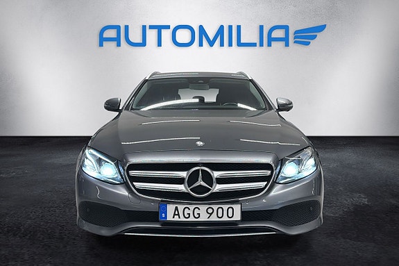 Mercedes-Benz E220 2 of 16