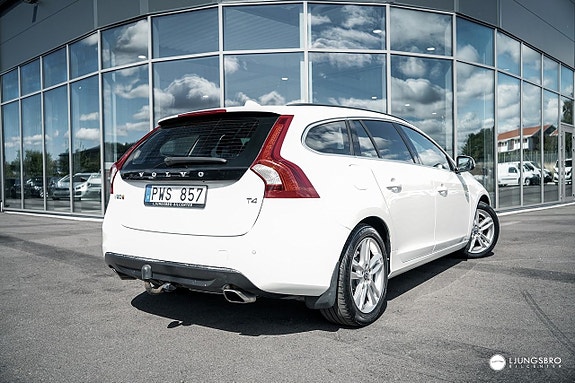 Volvo V60 2 of 7